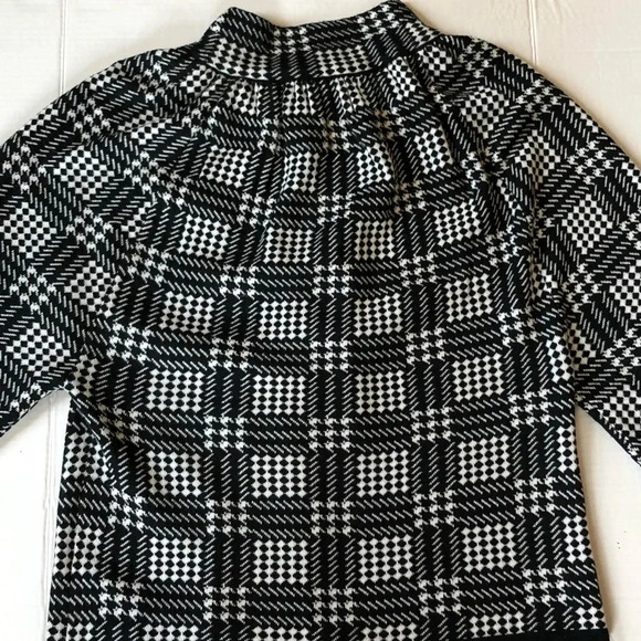 LAVENA 3/4 Length Sleeved Cardigan - Picture 9 of 11